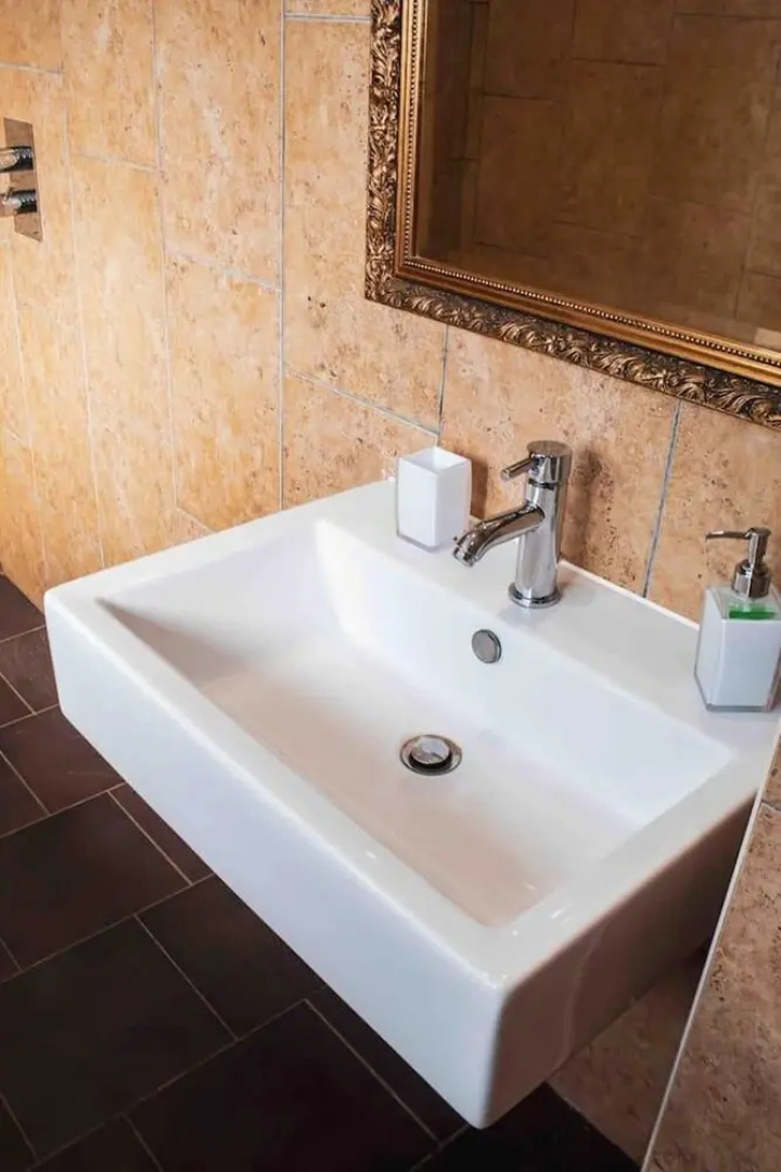 Threeways Retreat With Heated Swimming Pool