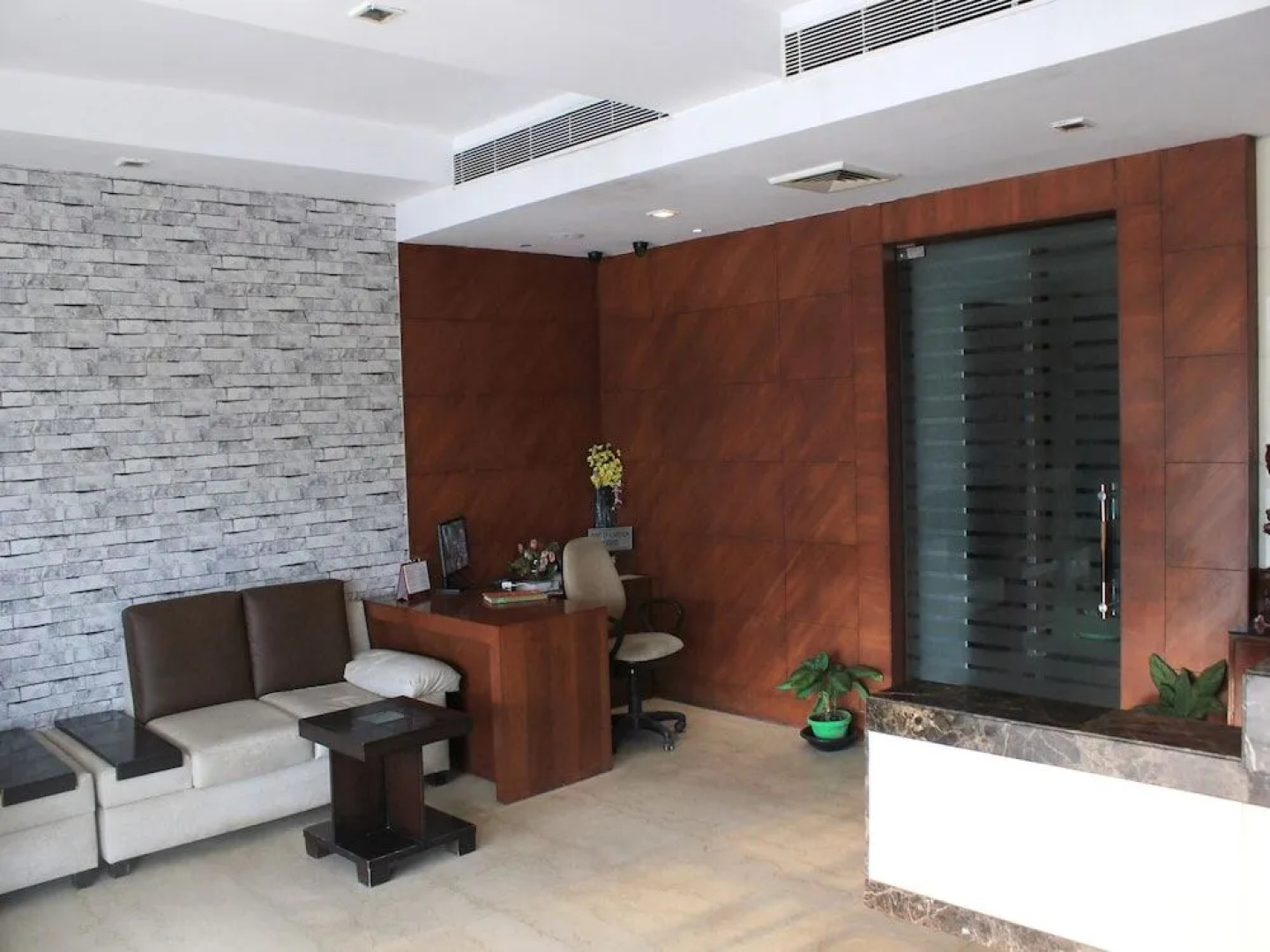 OYO 1574 Hotel Abhinandan