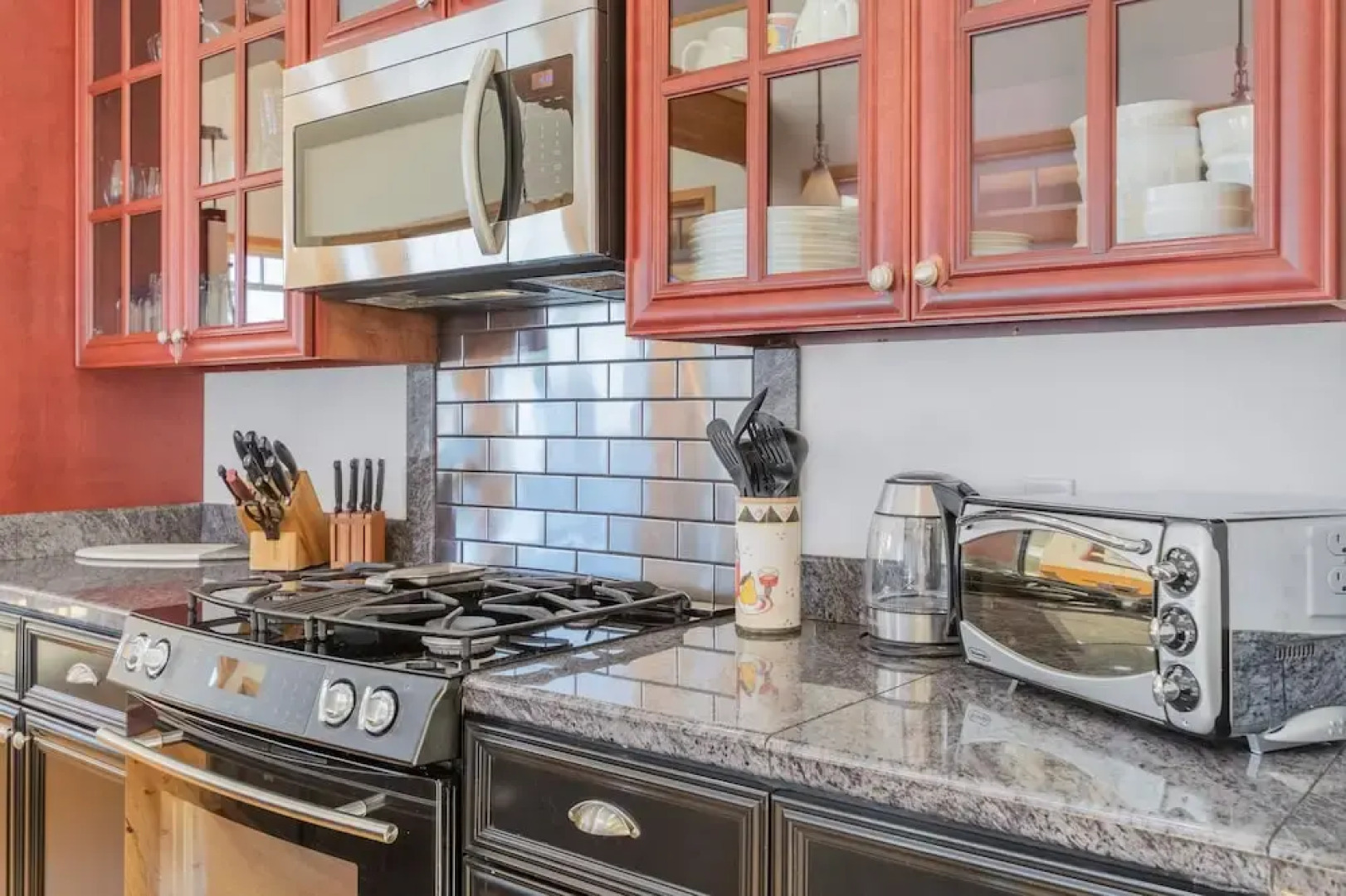 Lazy Bear Lodge 3 Bedroom Home by NW Comfy Cabins by RedAwning