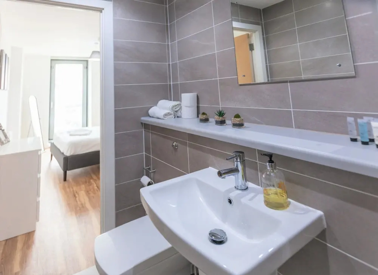 Beautiful Apartments in Media City