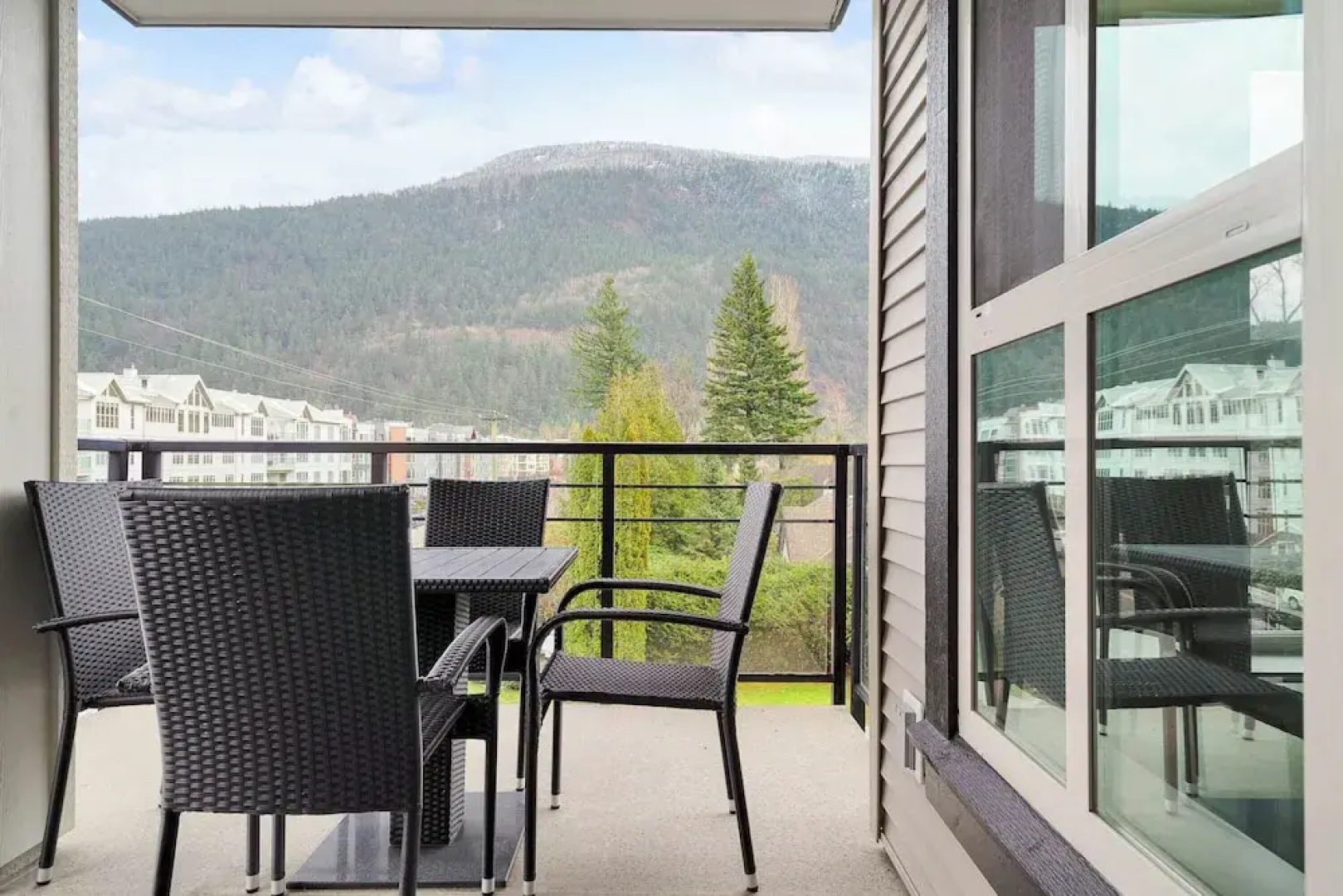 Rooftop Paradise Luxe 2BR  Lake Views