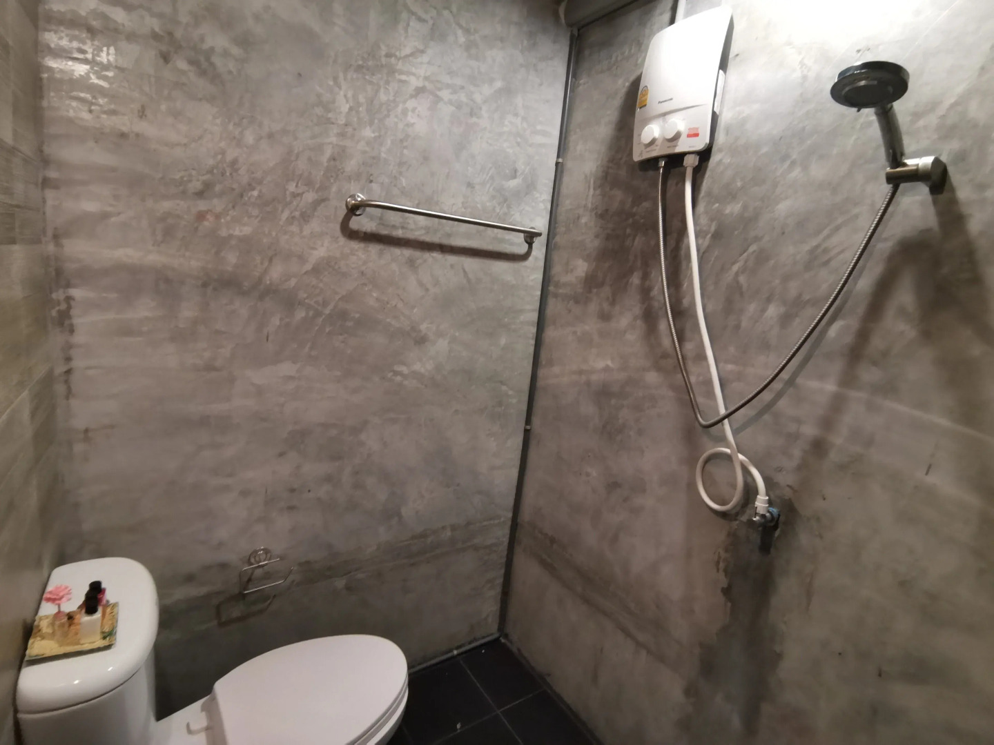 8 Sleepers Street Hostel