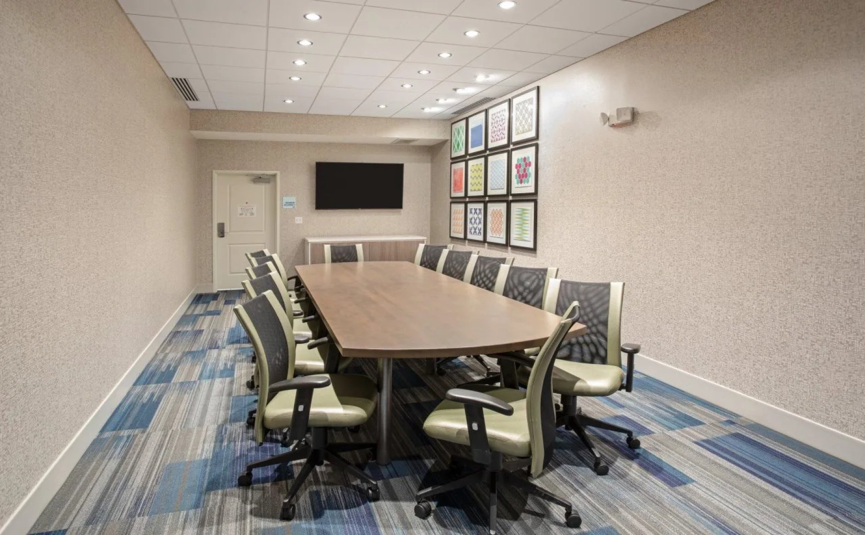 Holiday Inn Express & Suites Great Bend by IHG