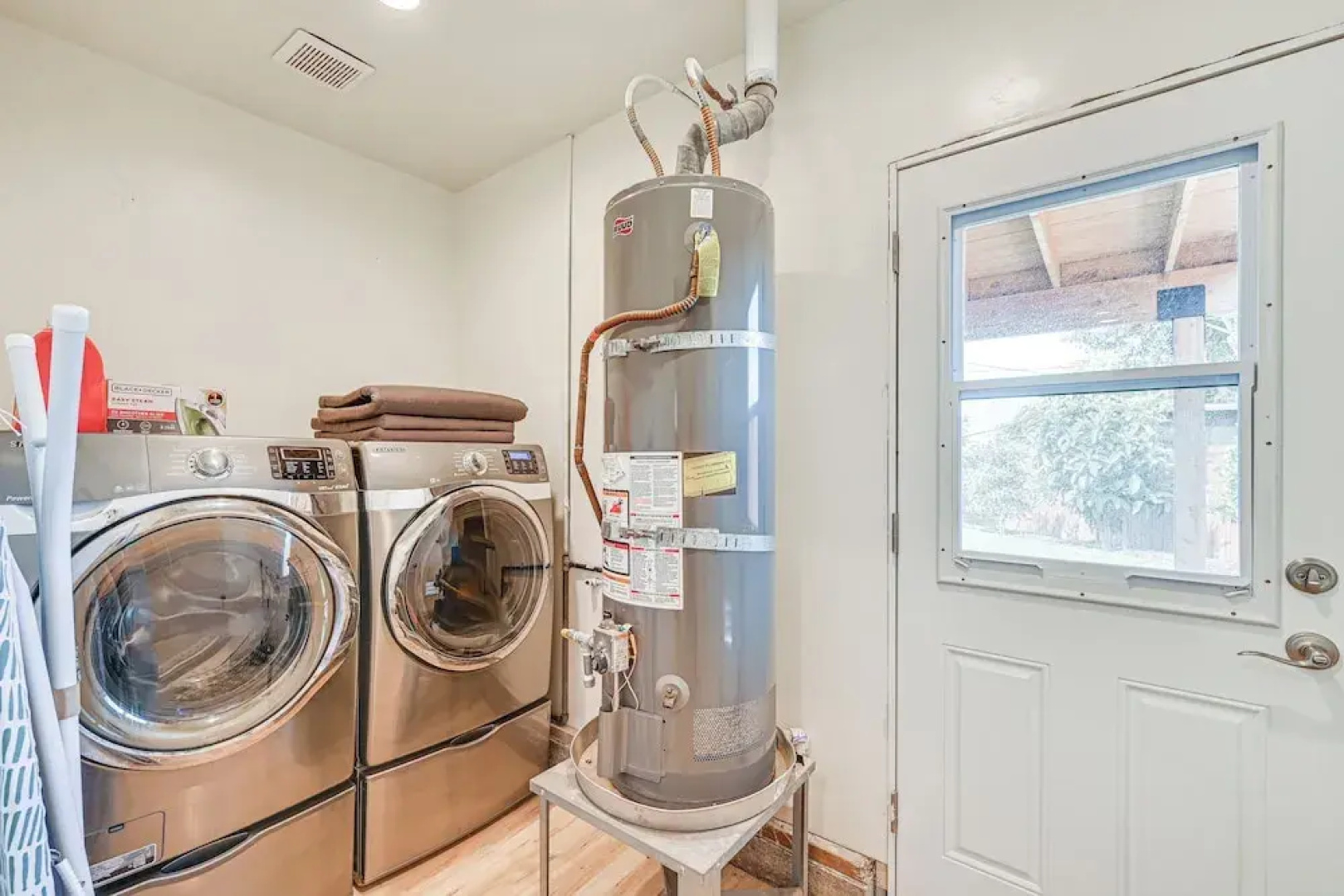 8 Mi to Downtown San Diego: Chic Home w/ Patio