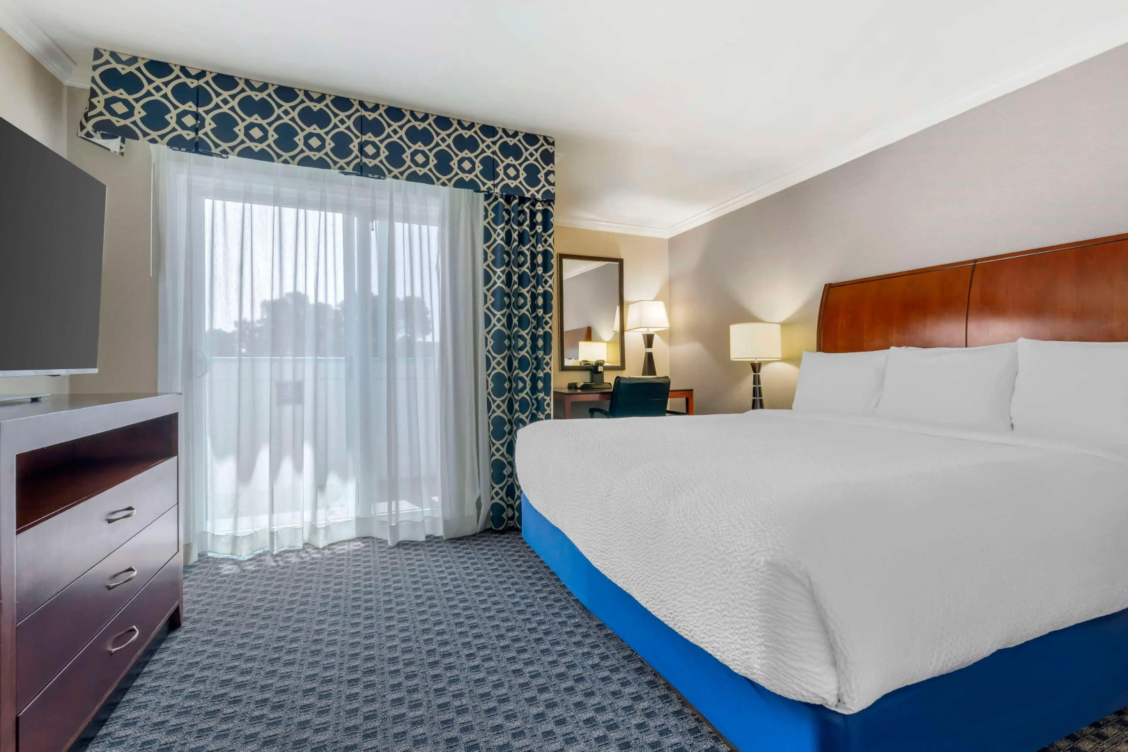 Best Western Plus Marina Shores Hotel