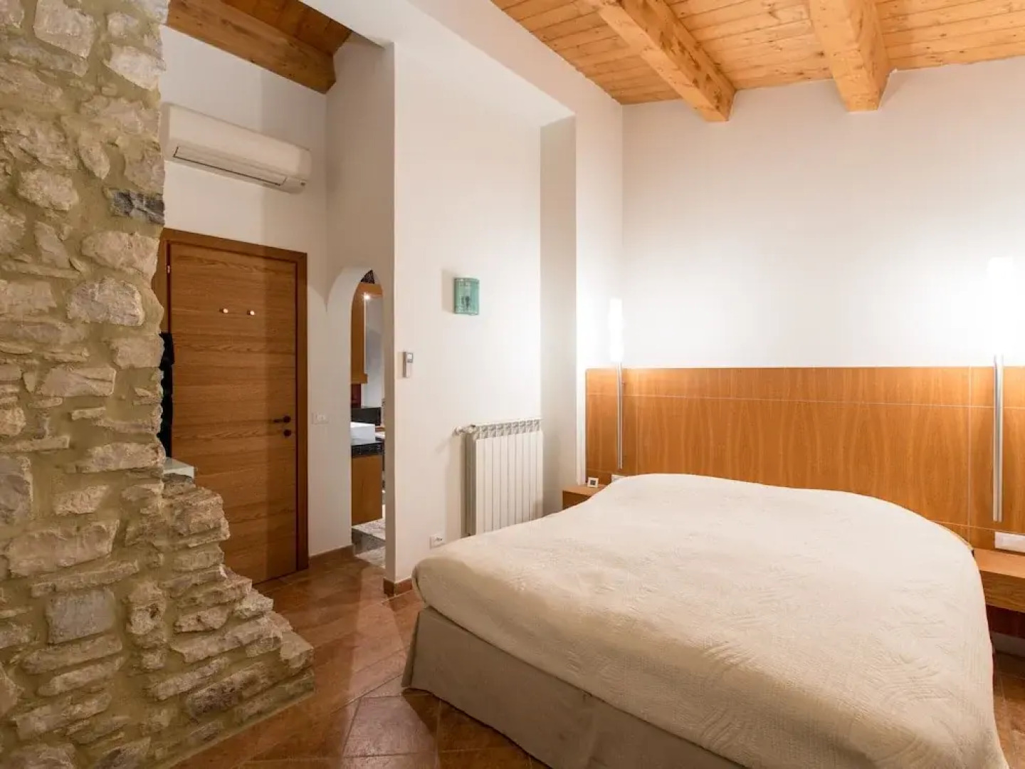 House With Pool, Garden and Wifi in Medieval Village, With Panoramic Views