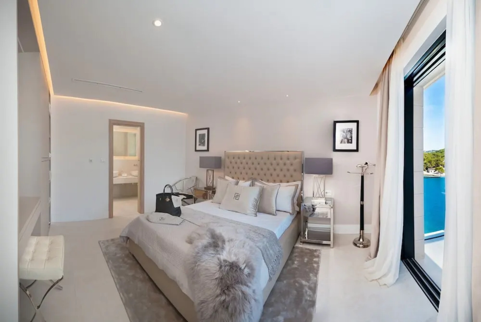 Luxury Villa Silent with Infinity Pool