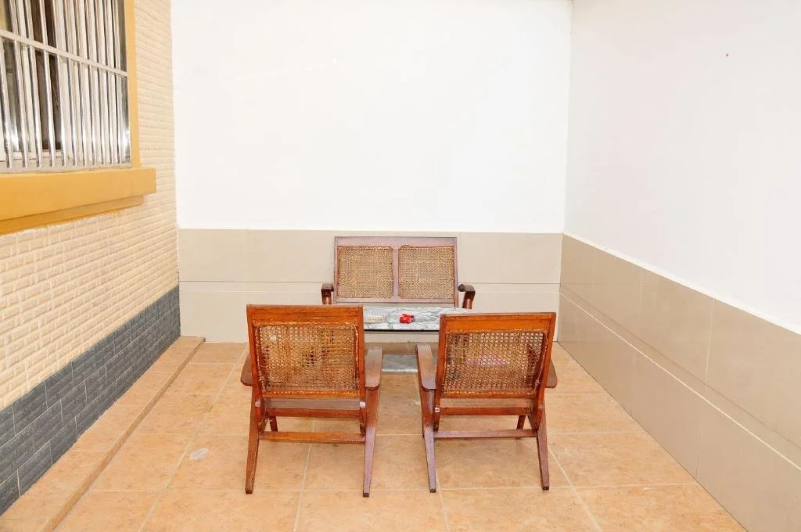 In the Spring International Youth Hostel