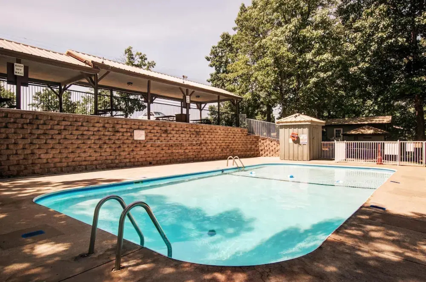 Westcreek Lodge @ Notch-vaulted Ceilings, 2 Pools, Private Lake, 1 Mile to Sdc!