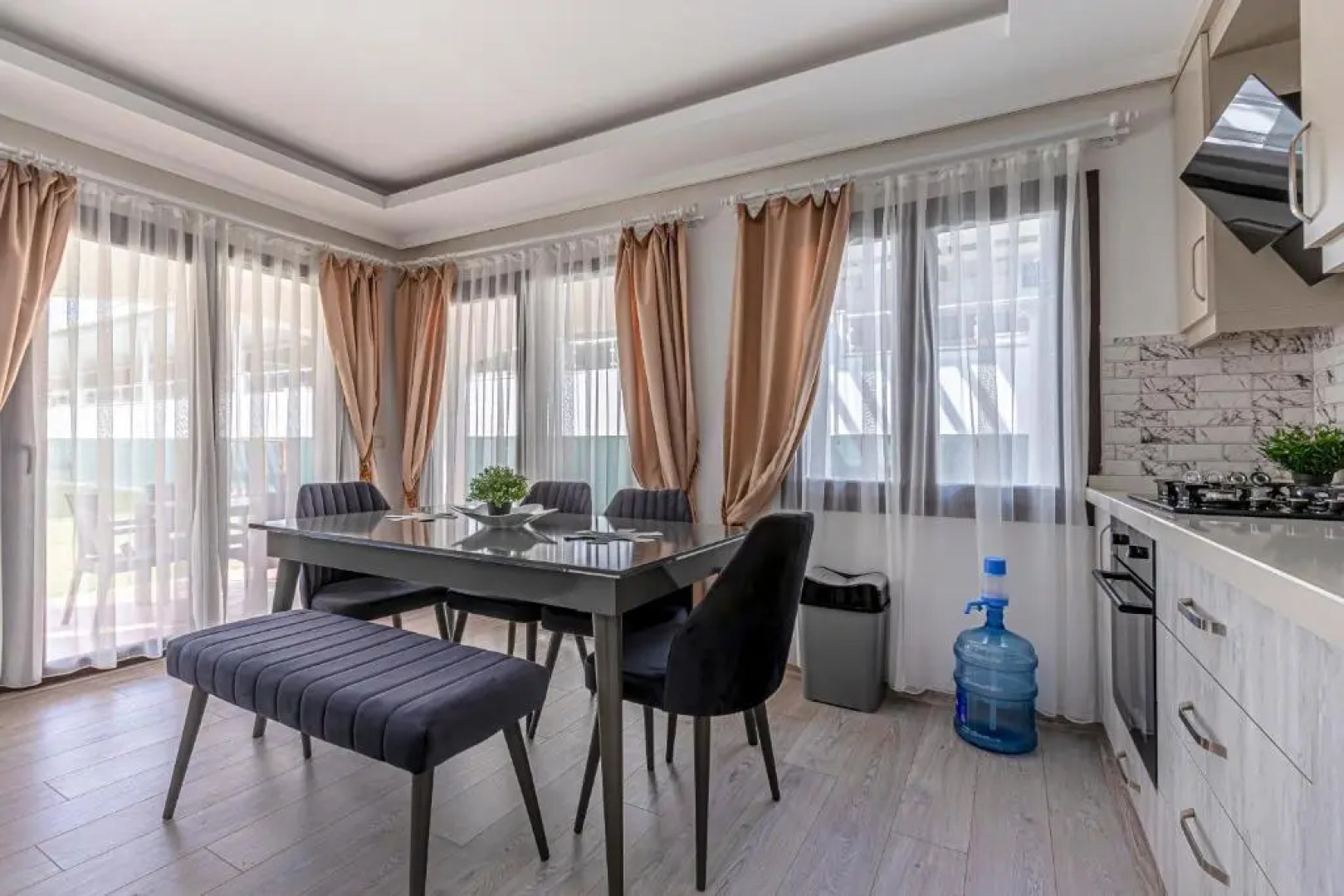 Cozy 2 Bedroom Apartment