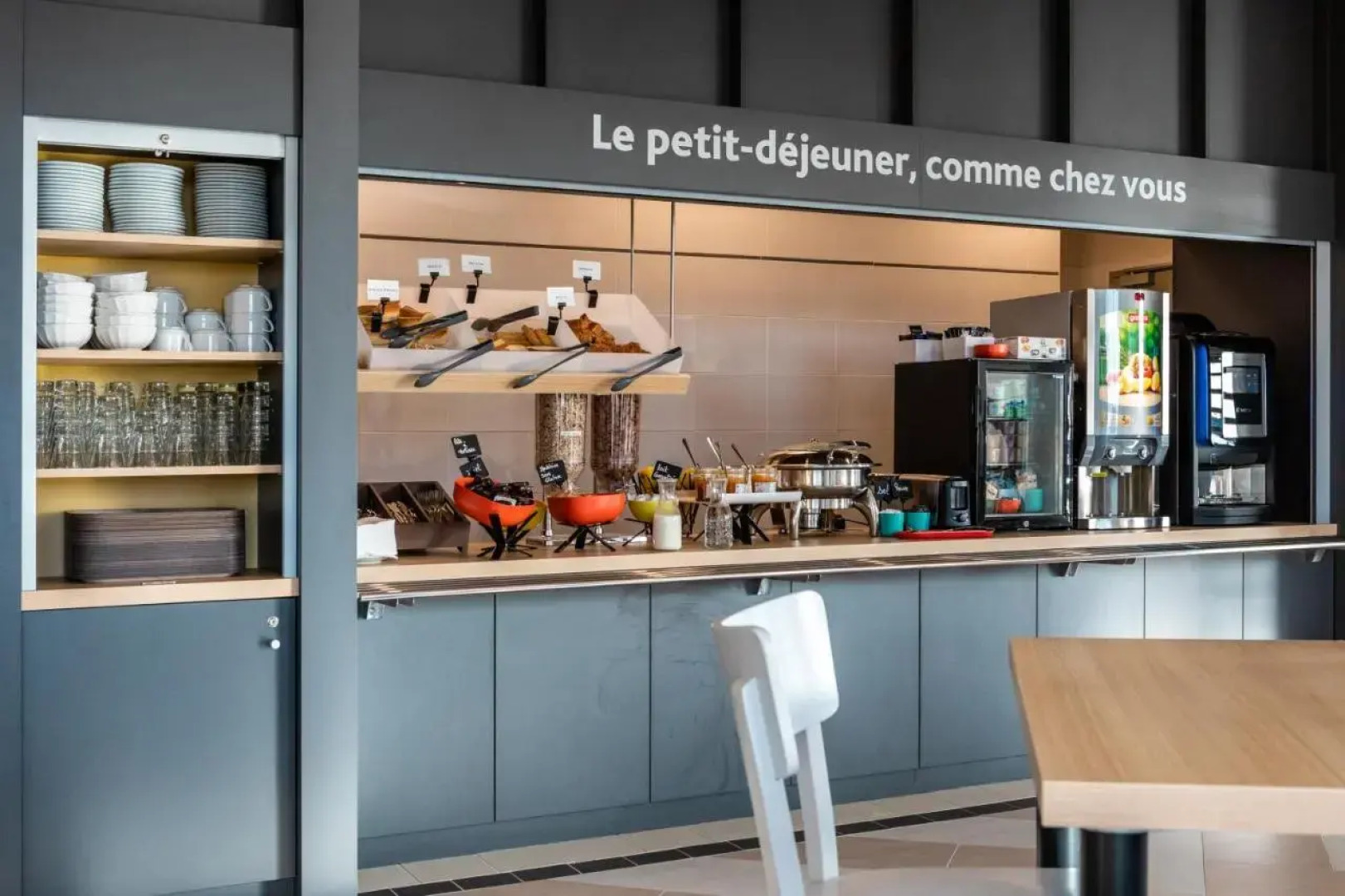 B&B HOTEL Troyes Magasins d'usine