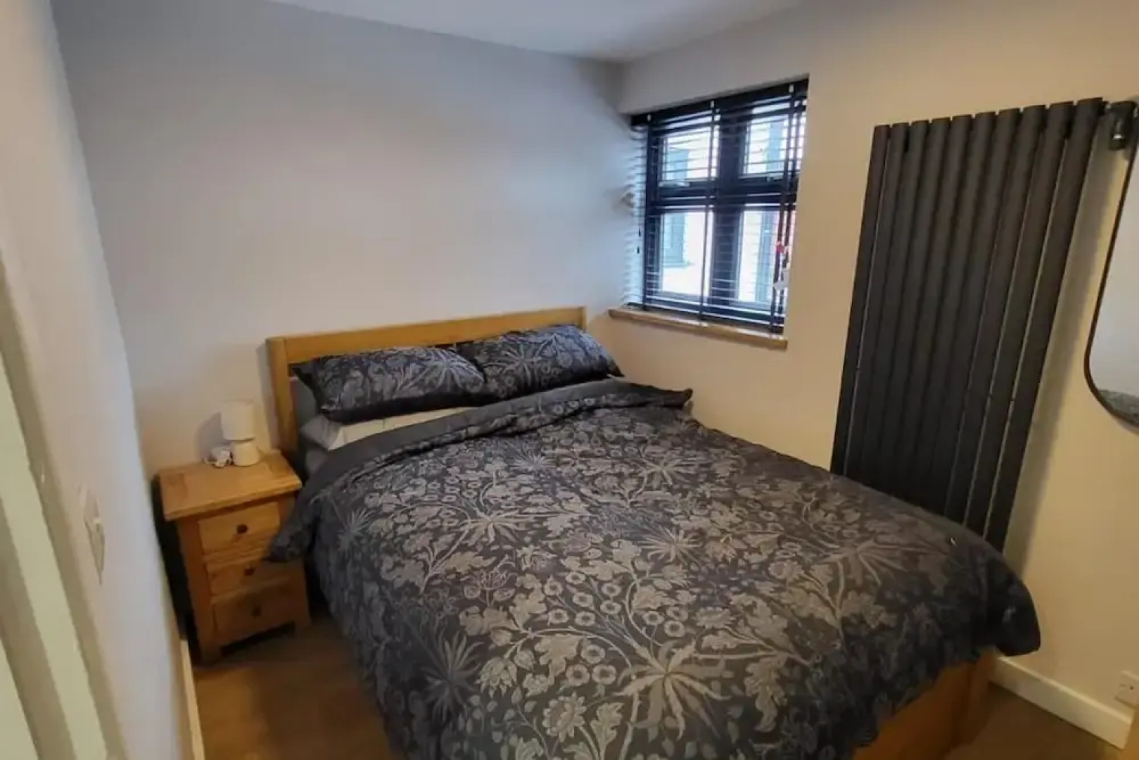 Town Centre Modern 1 Bed Self-contained Apartment