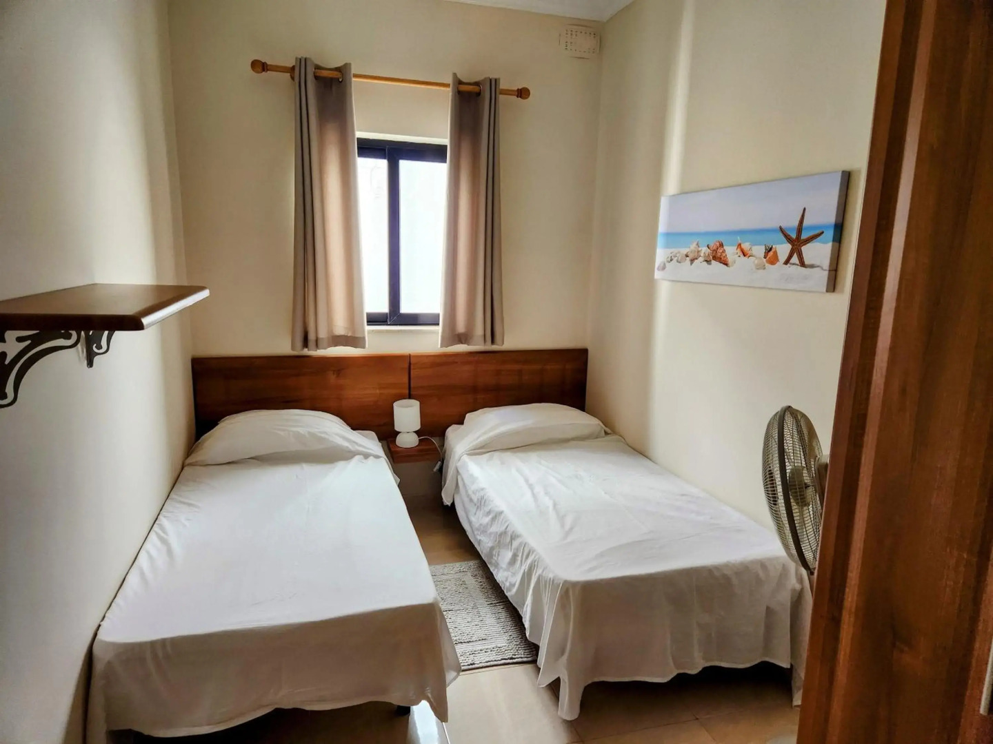 Seafront Apartment - Wifi - Sleeps 5 - Fl2