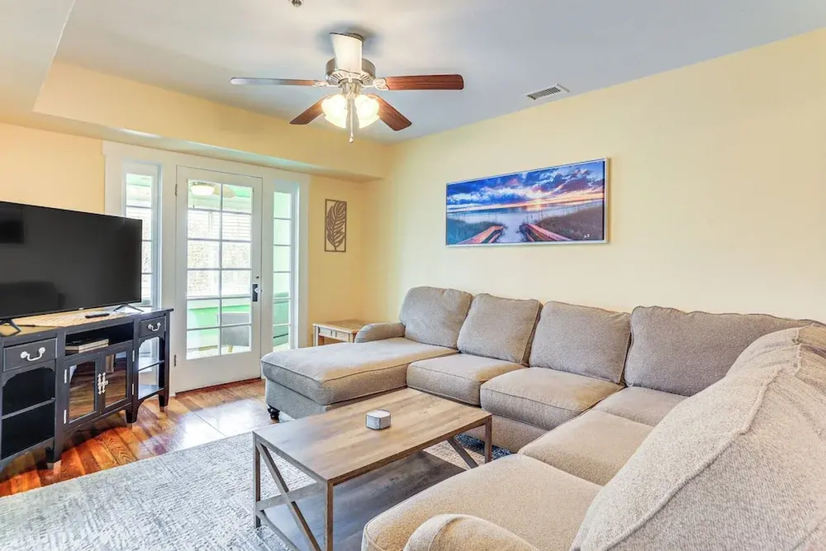 Walk to Manatee River: Palmetto Unit w/ Sunroom