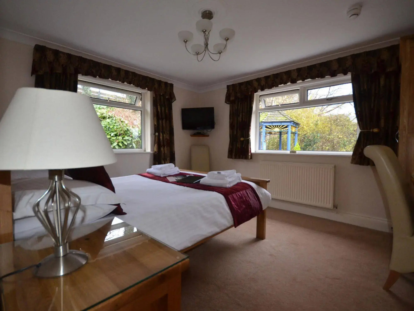 Southview Guest House & Indoor Pool