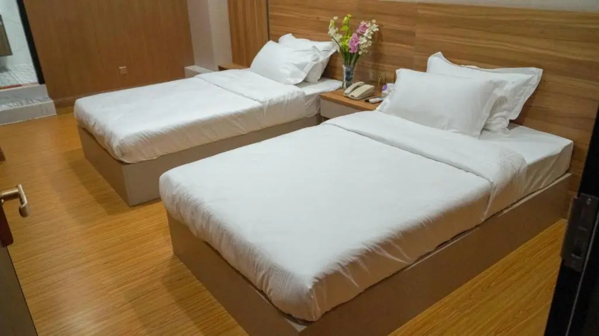 999 Traders Inn Hotel