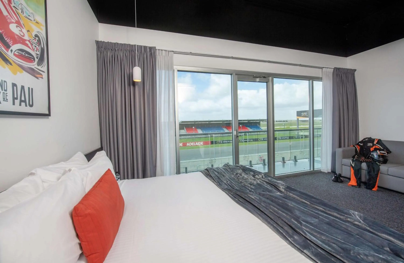 Rydges Pit Lane Hotel