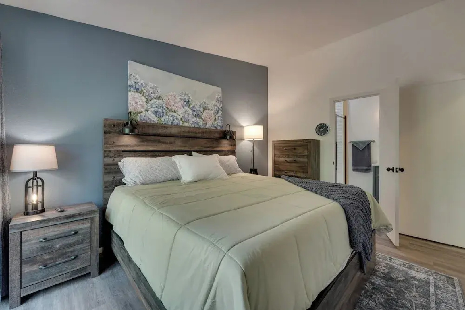 0.5 Mi to Table Rock Lake: Ozark Mountains Cabin