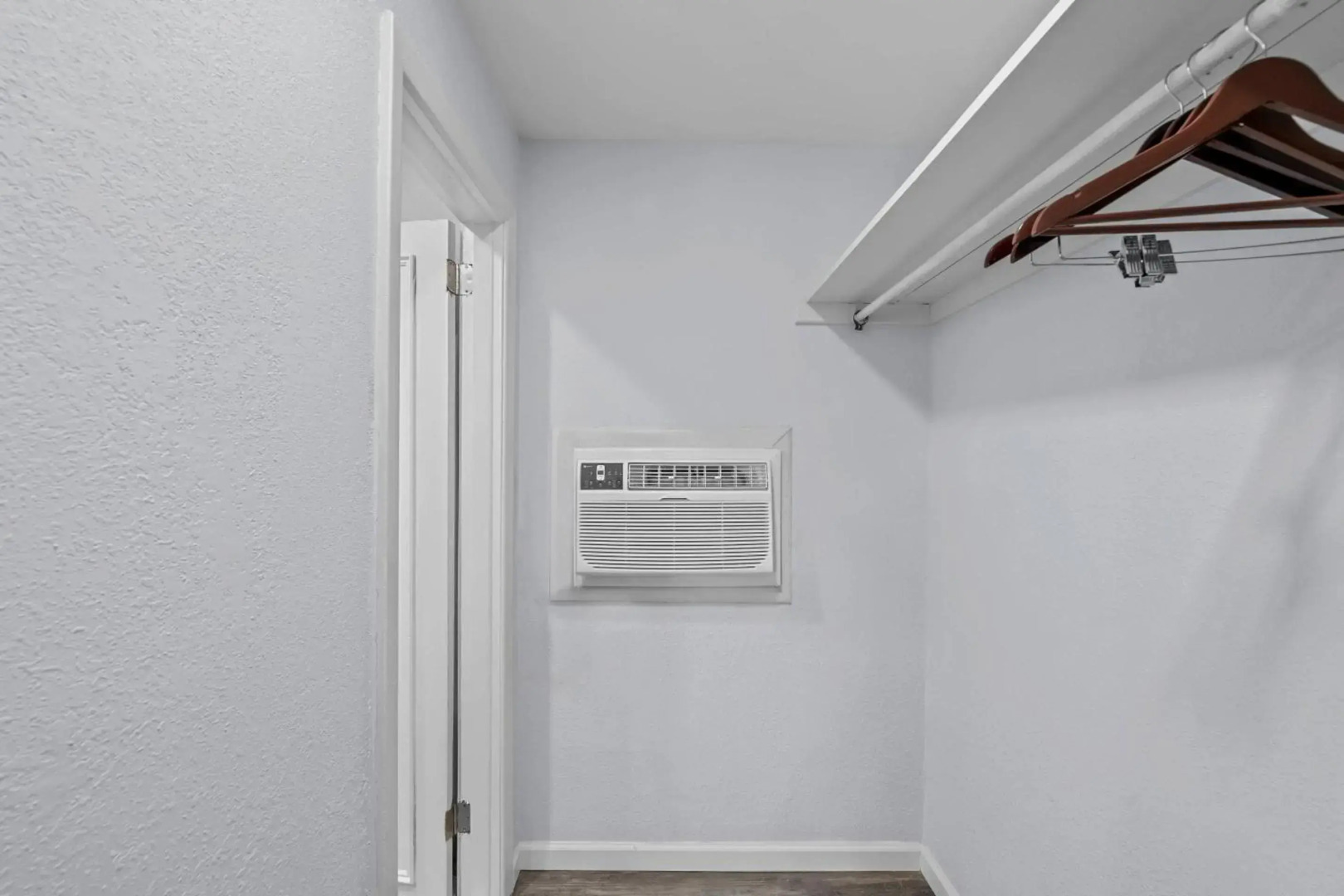 Suburban Studios Newport News – Hampton