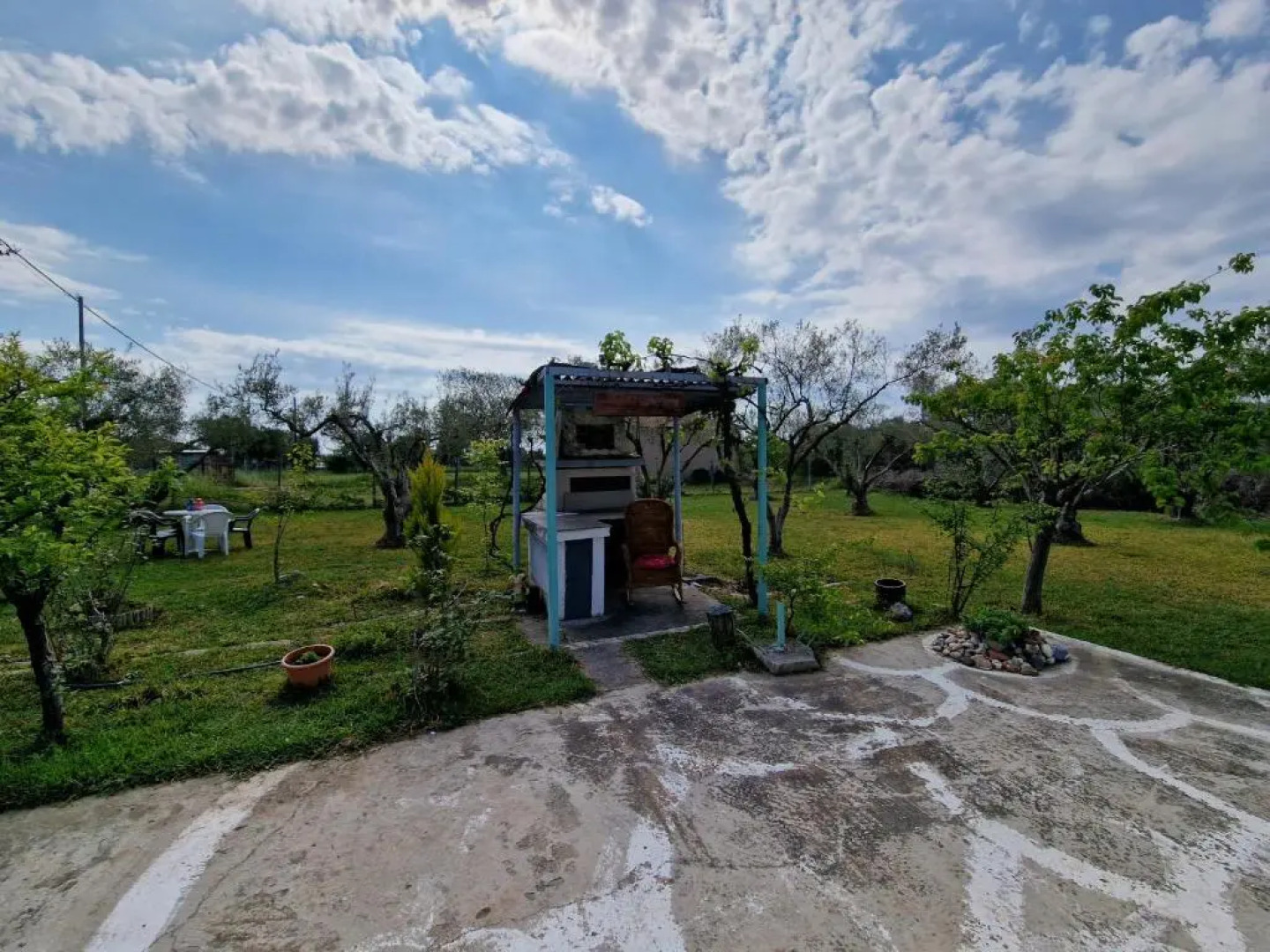 Cheerful 2 bedrooms home near the beach with parking and garden