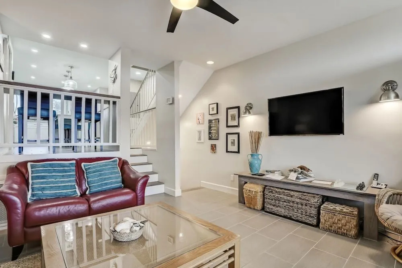 Oceanside Townhouse with Ocean View and Access to the Deck by RedAwning