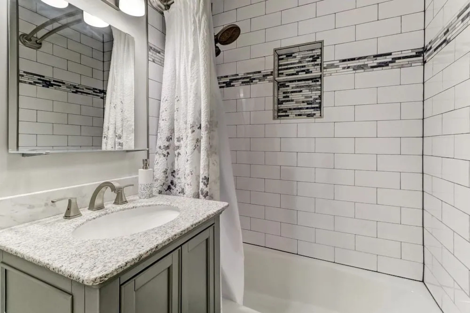 Private Pool Oasis, Walking Distance to the Beach