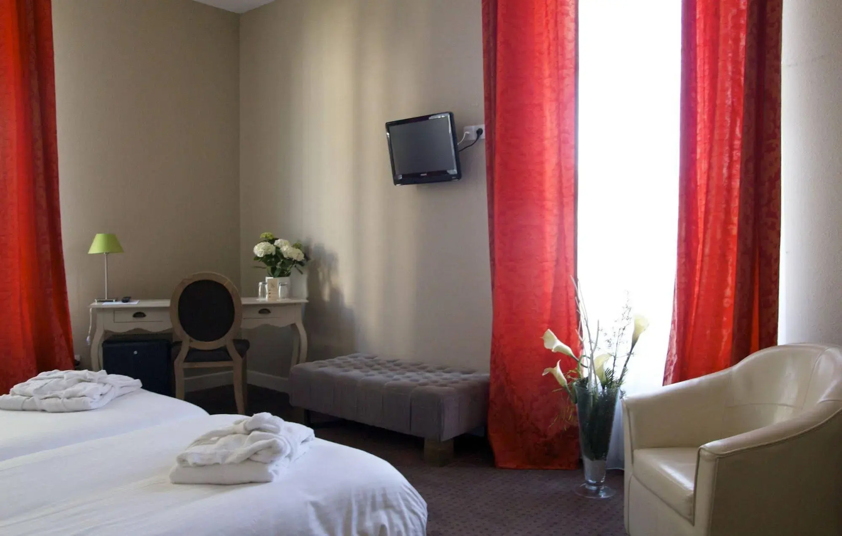 LE H - Hôtel & Restaurant