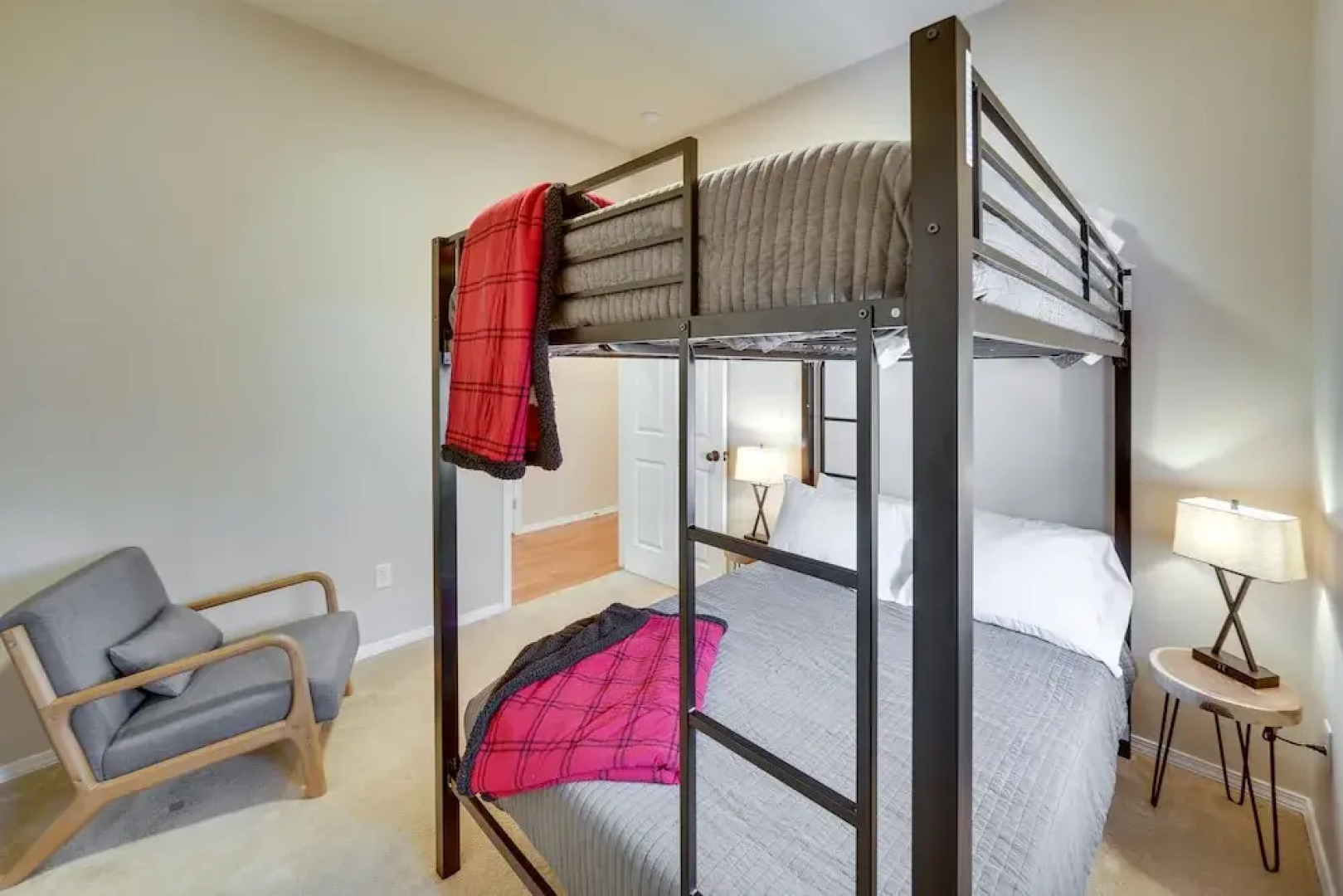 Golf & Hike: Munds Park Retreat w/ Forest Access!