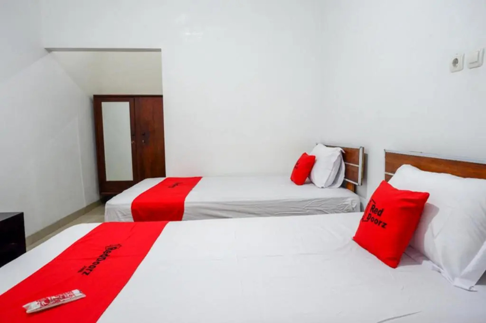 RedDoorz Syariah near Universitas Muhammadiyah Surakarta