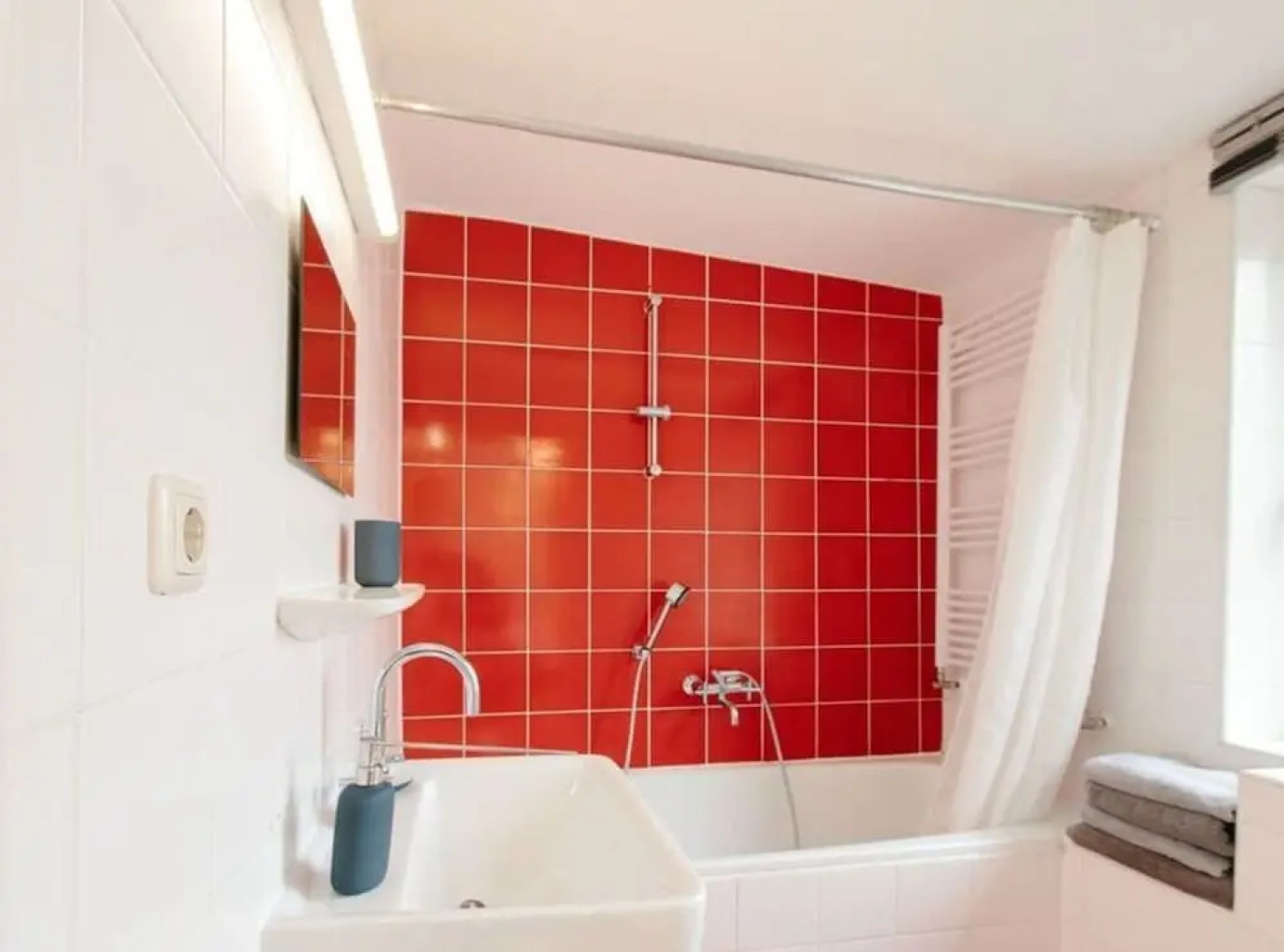 Bauhaus Holiday Apartment by the Lake