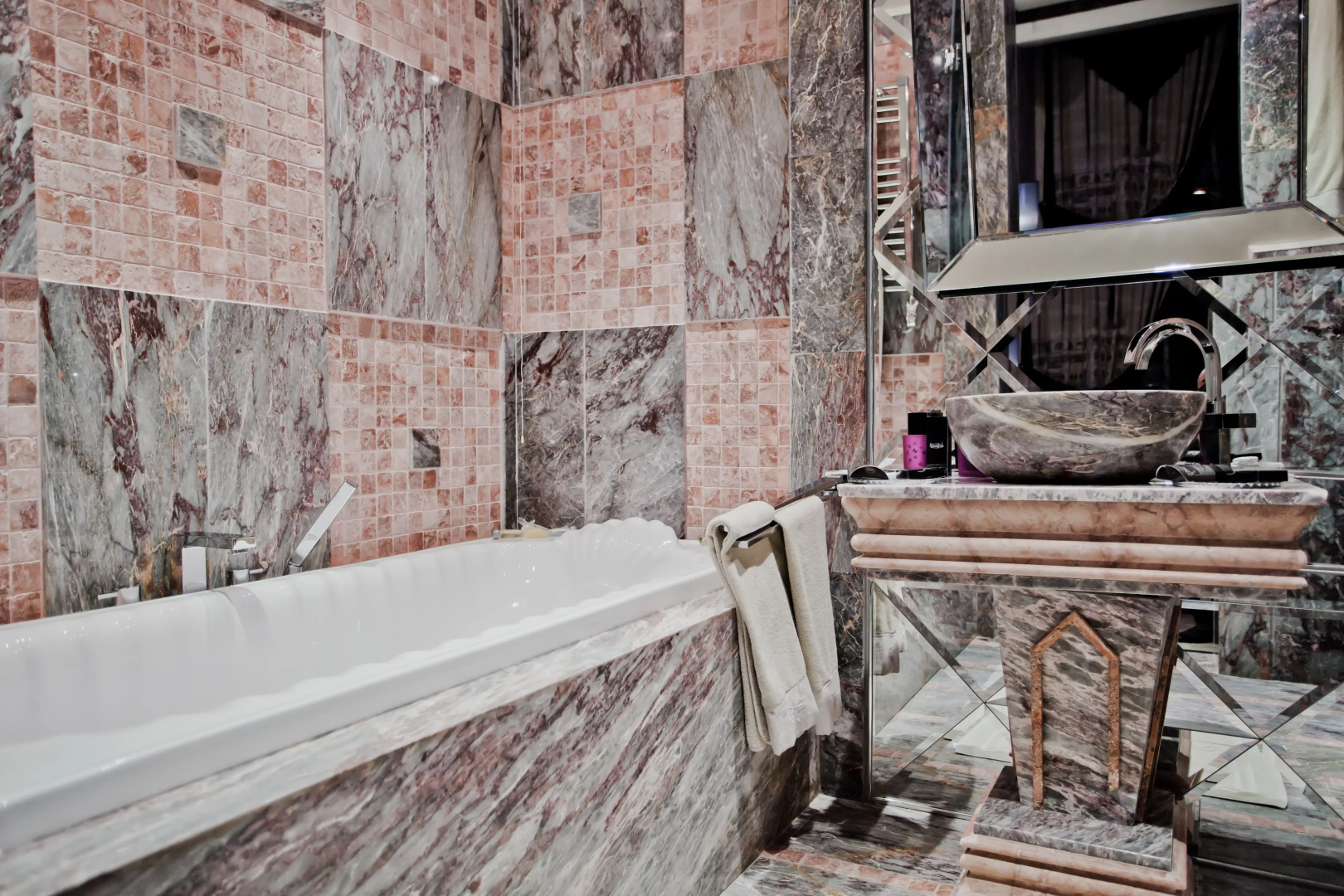 Royal Castle Design & SPA Hotel