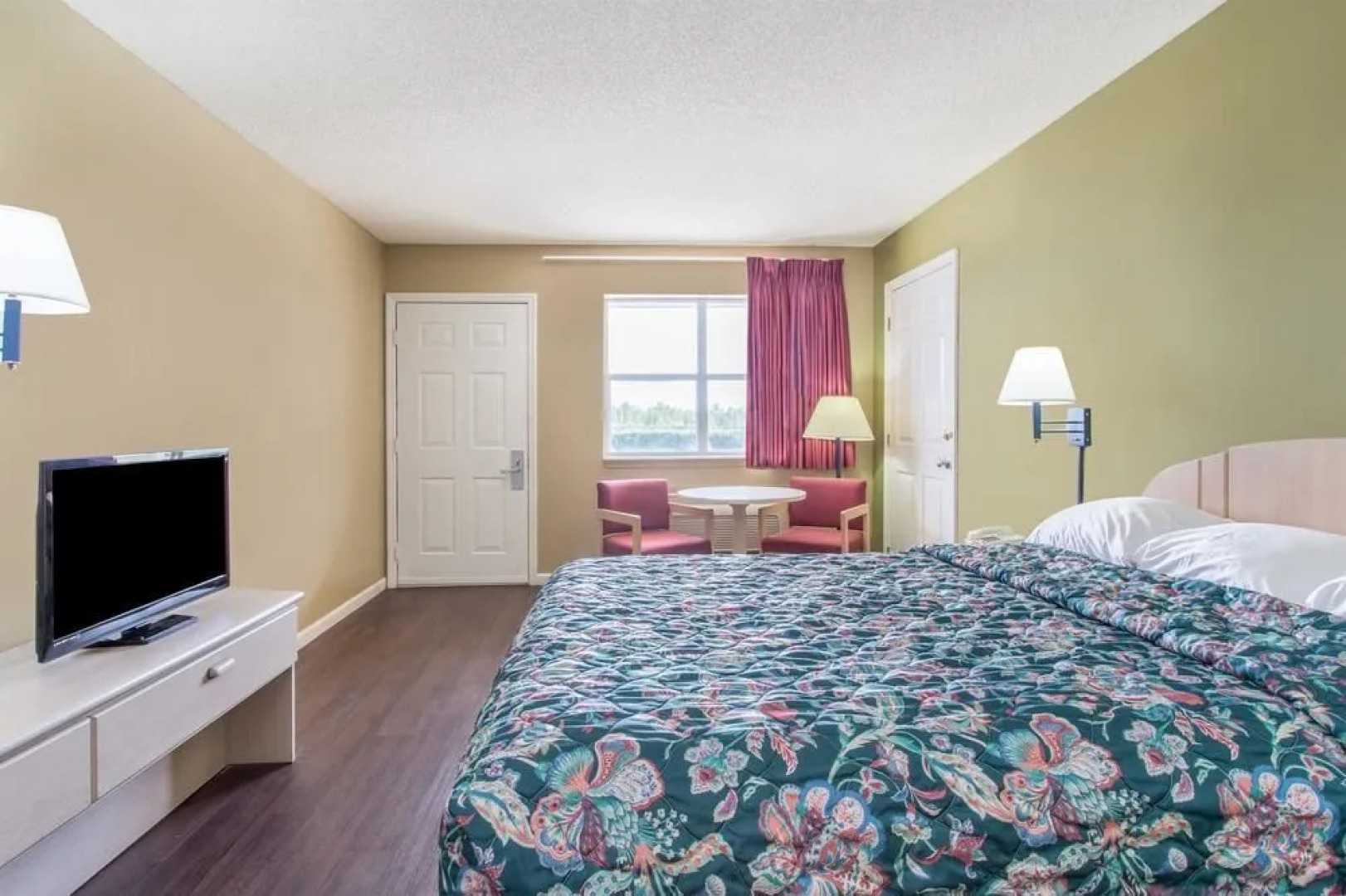 Super 8 Motel - Monticello