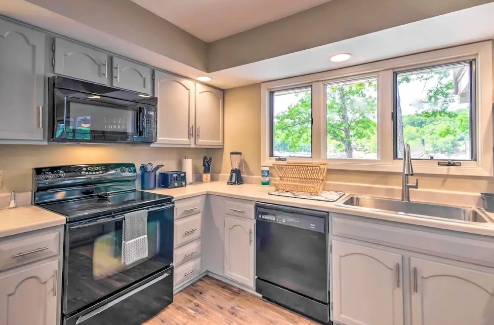 Porch, Dock & Deck: Lake of the Ozarks Oasis!