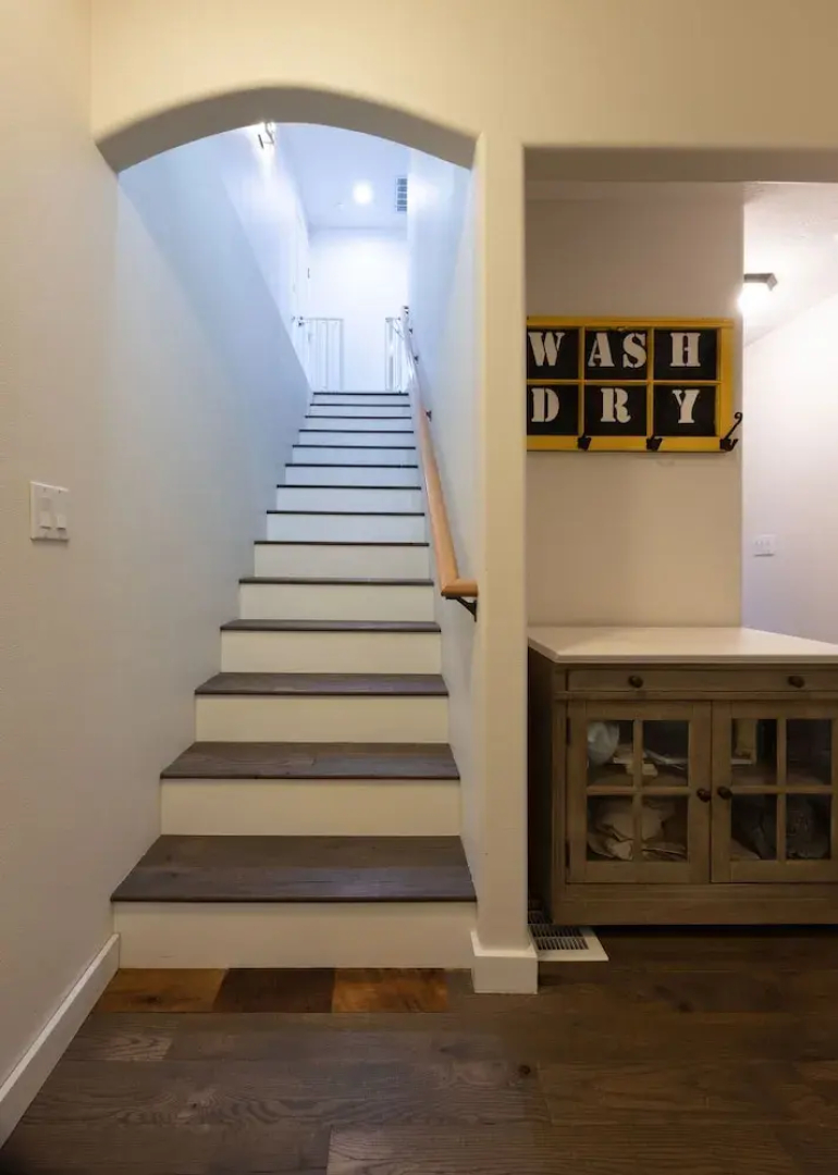 Westside Mountain View 2 Bedroom Home by RedAwning