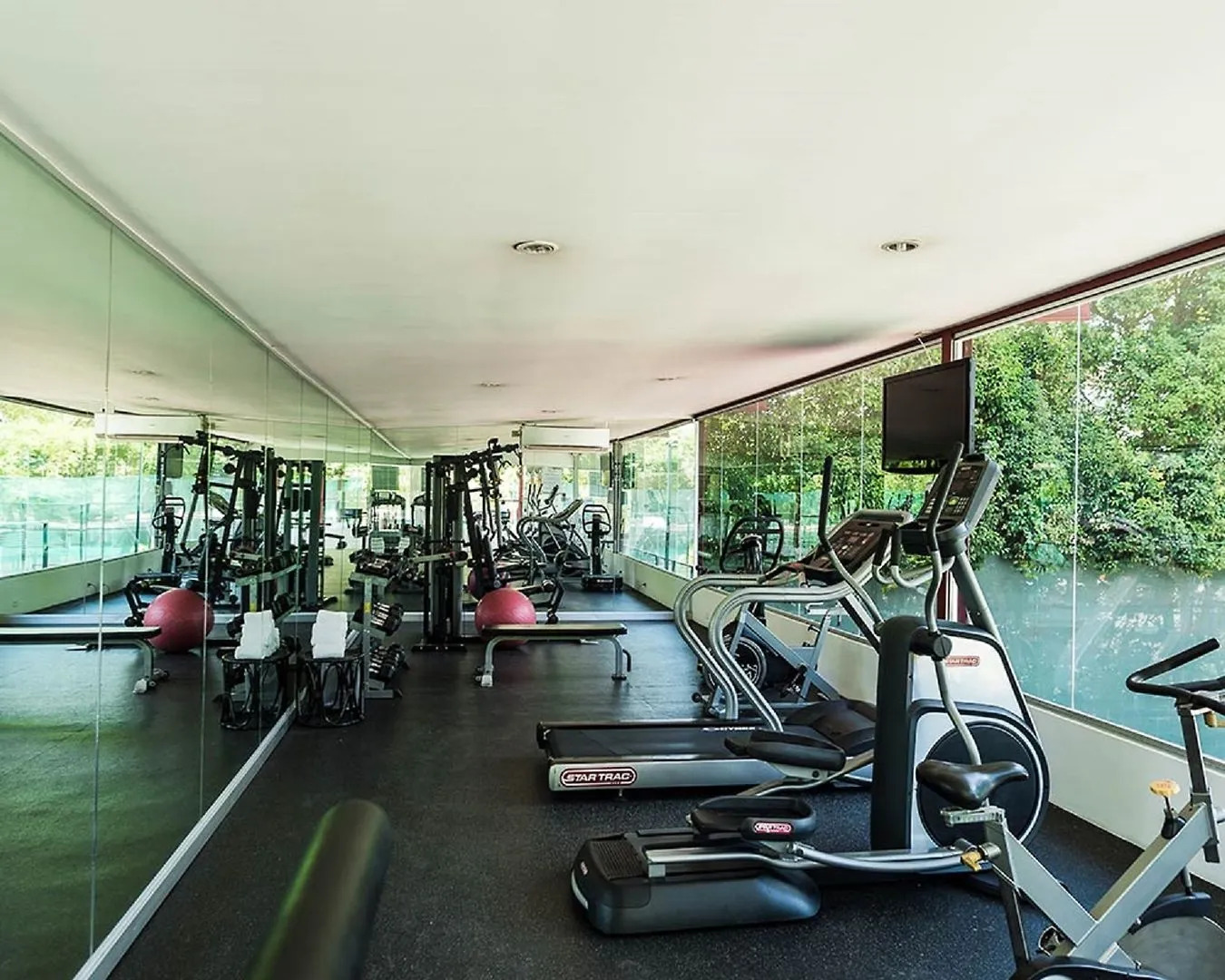 Riande Aeropuerto Hotel & Casino