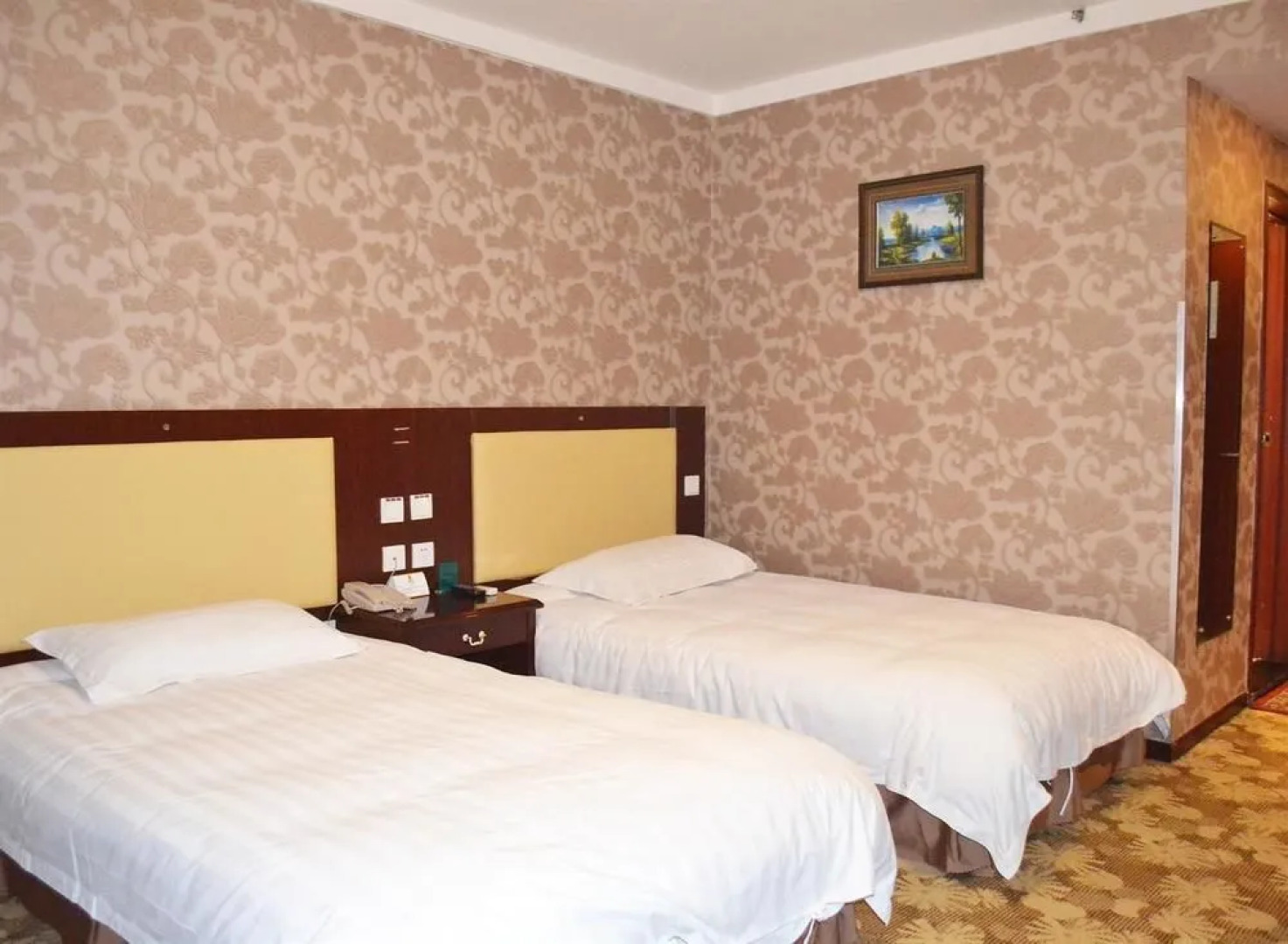 Super 8 Peony Square