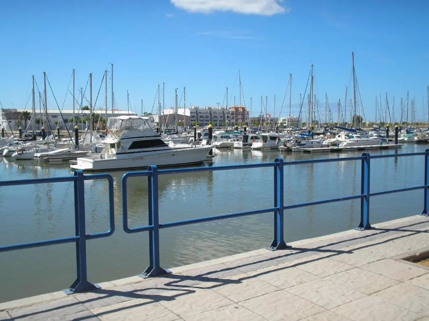 Apartamentos Playamarina