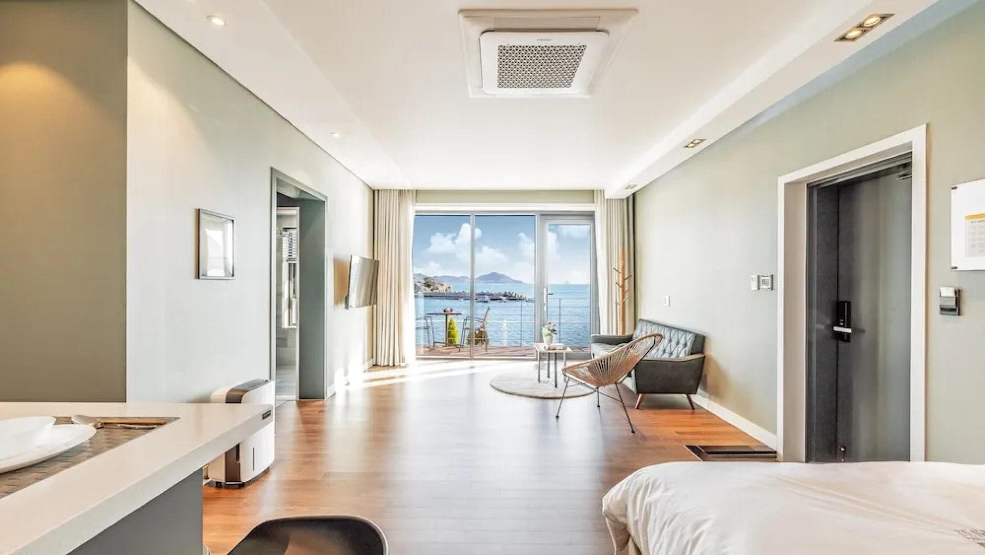 Namhae Lounge 32 Resort C