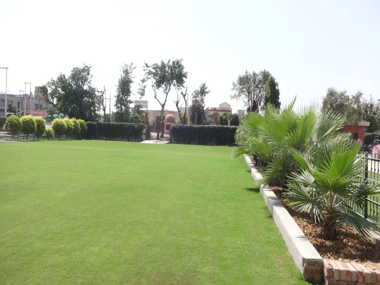 OYO 16768 Hotel Lotus Grand