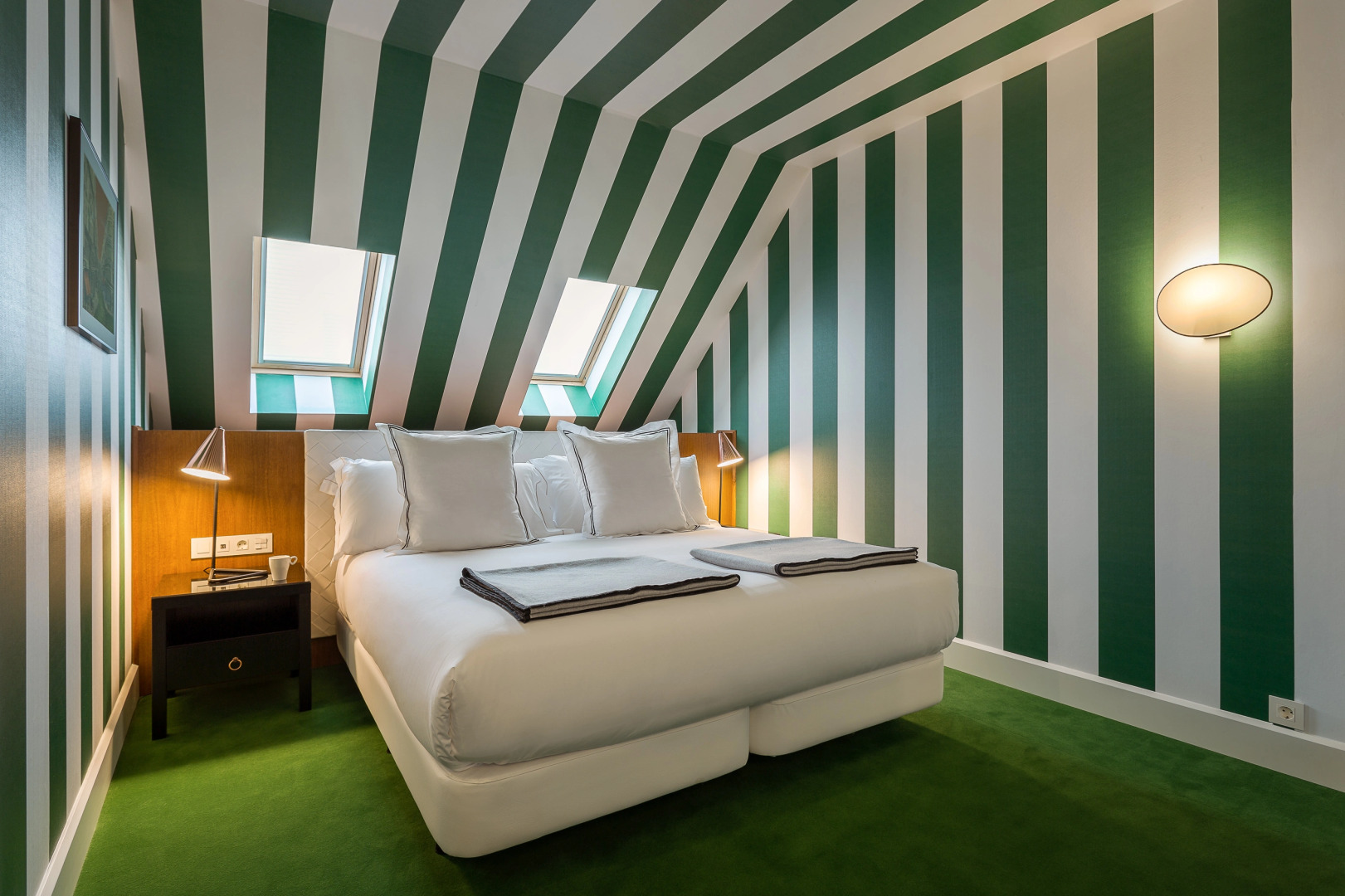 Отель Room Mate Valeria