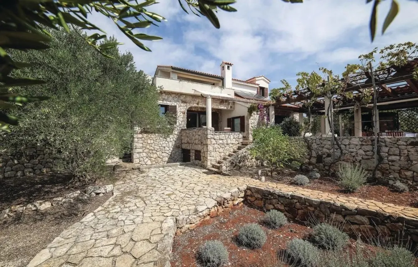 Beautiful Home in Drvenik Mali With Wifi and 5 Bedrooms