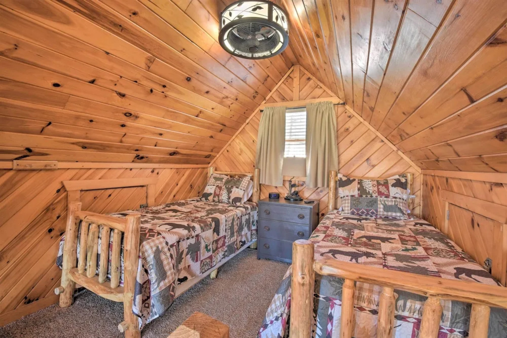 Helen Cabin w/ Deck & Hot Tub < 1/2 Mi to Main St