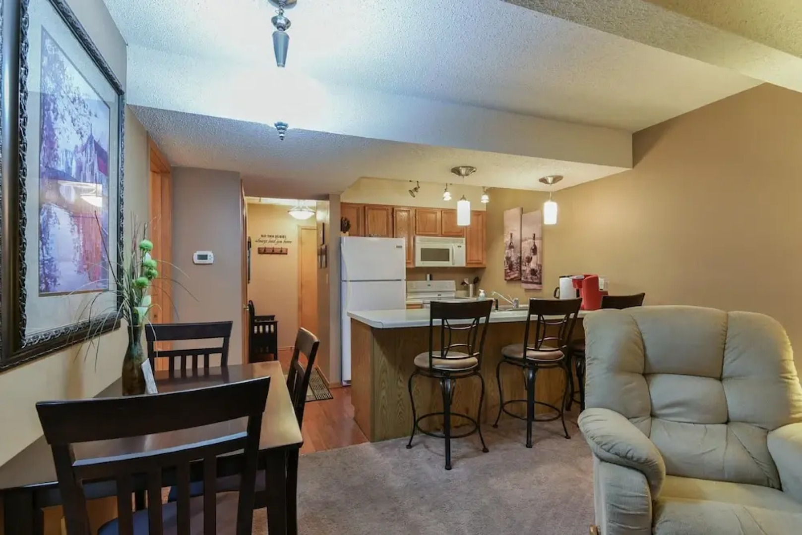 Welcome Inn- Pools - Great Balcony - Trails to Fishing -SO Close to Sdc!!