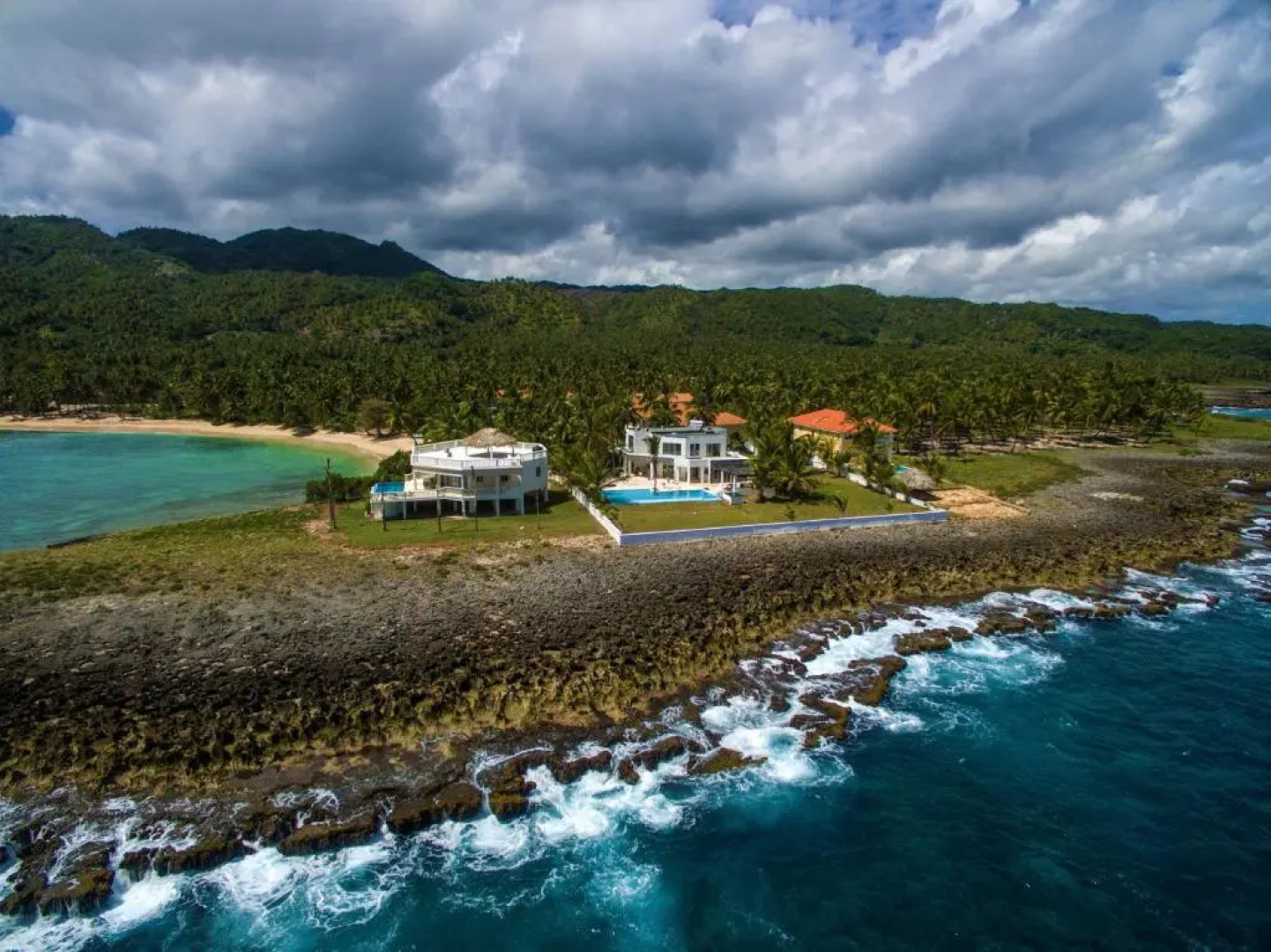 Villa Oceanfront Beach Access And Swim Pool Samana