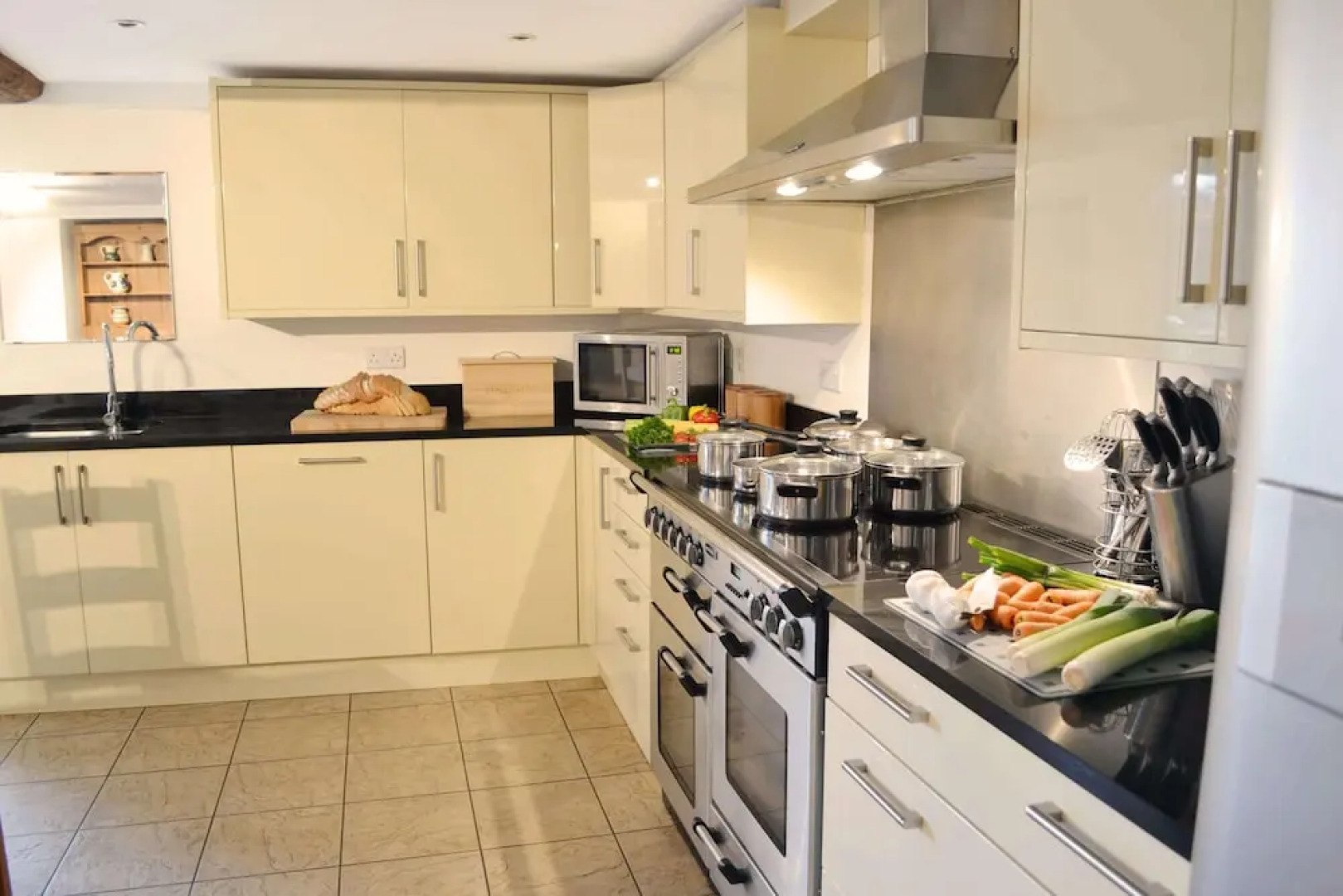 Beautifully converted 400-year-old threshing barn in East Devon. Pet-friendly.