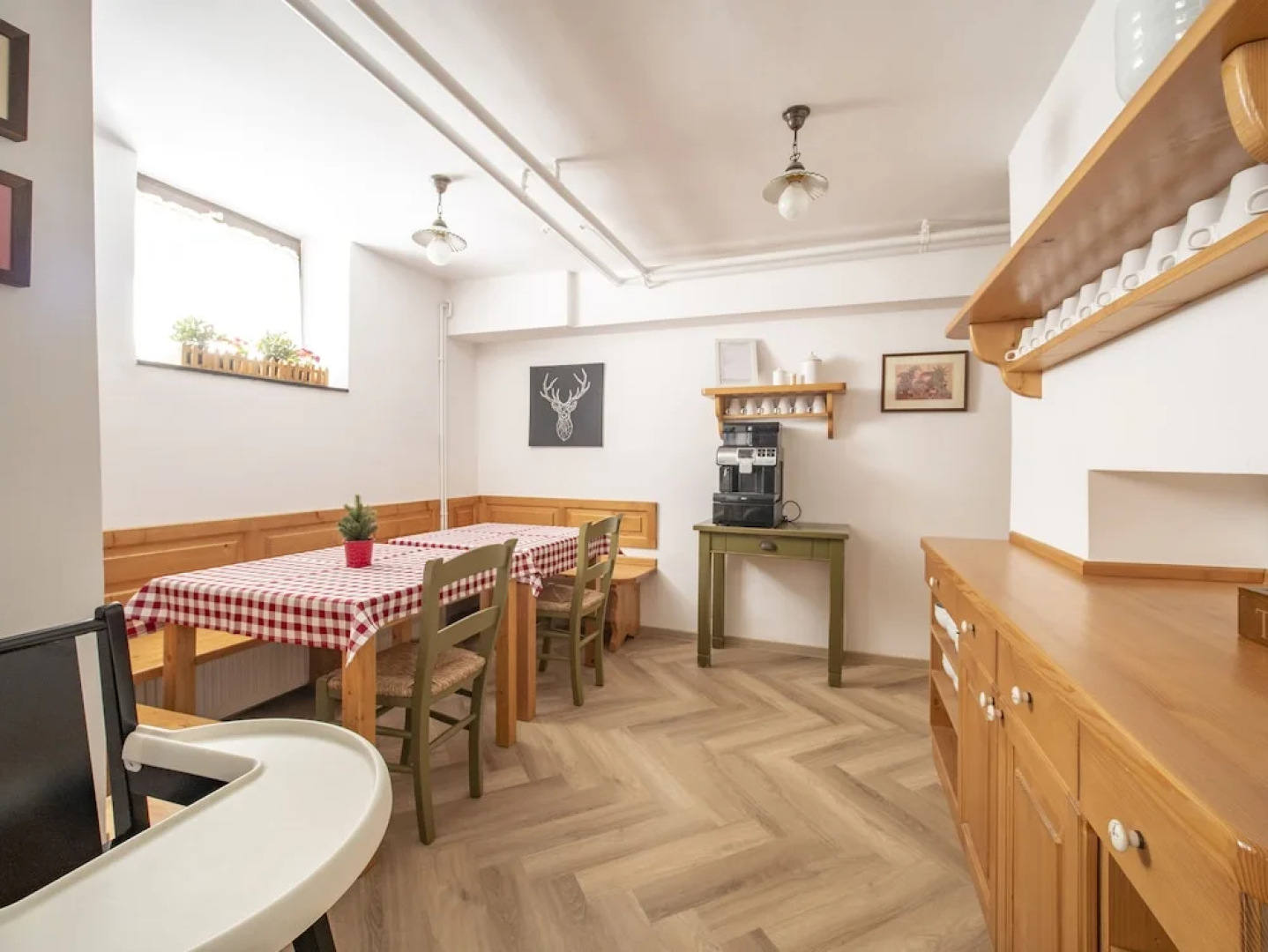 Berghi Hotel and Apartments