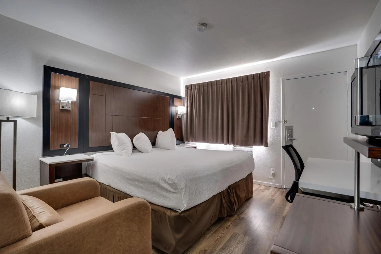 Econo Lodge Stockton near I-5 Fairgrounds