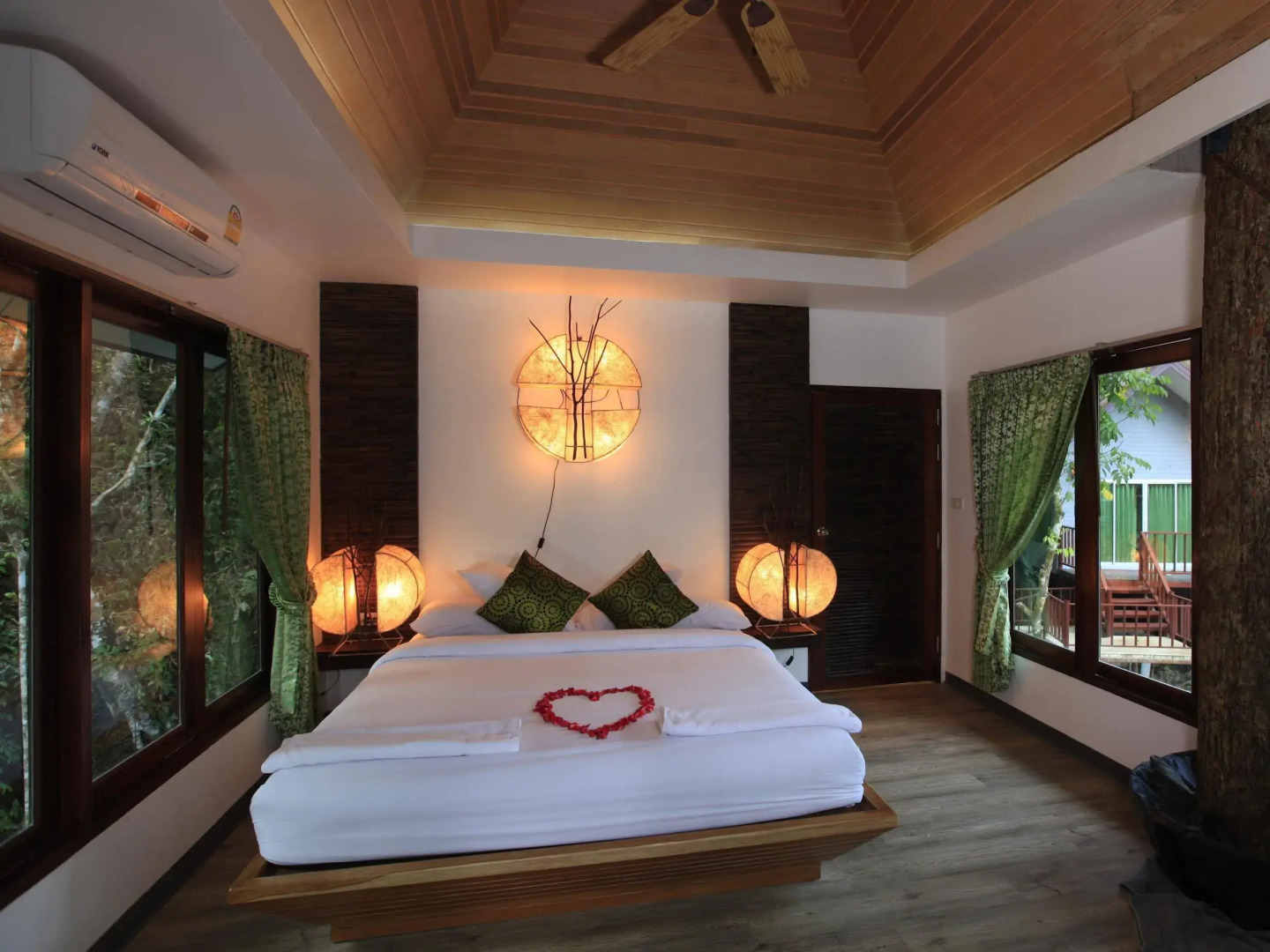 Rock And Treehouse Resort