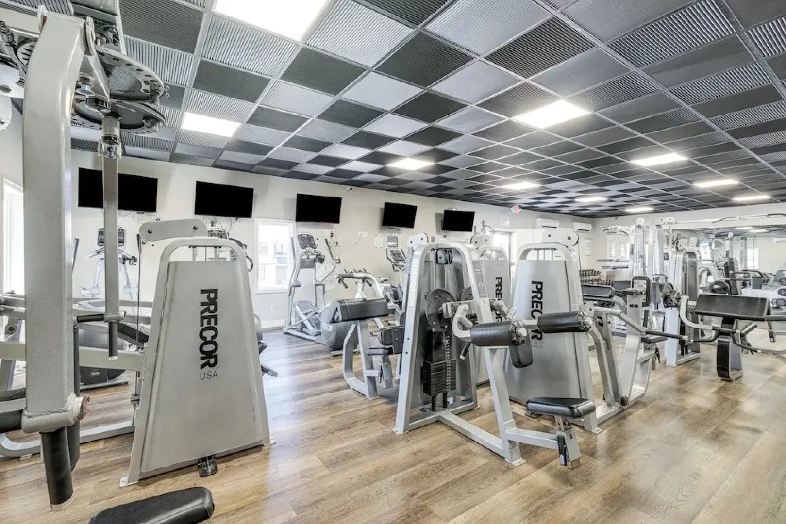 Pool & Lake Access: Mariners Landing Resort Studio