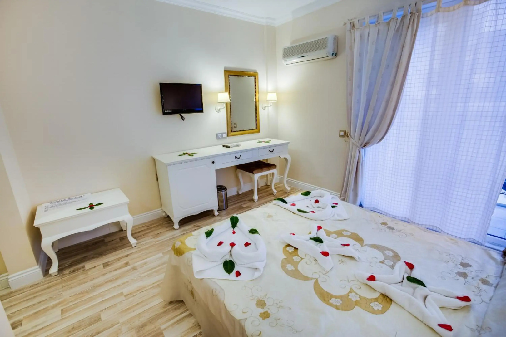 The PINEHILL Hotel & Suites